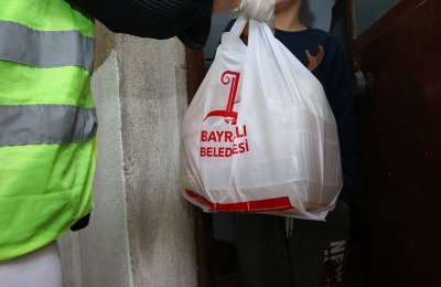 Bayraklı Belediyesinden 10 bin kişilik iftar paketi